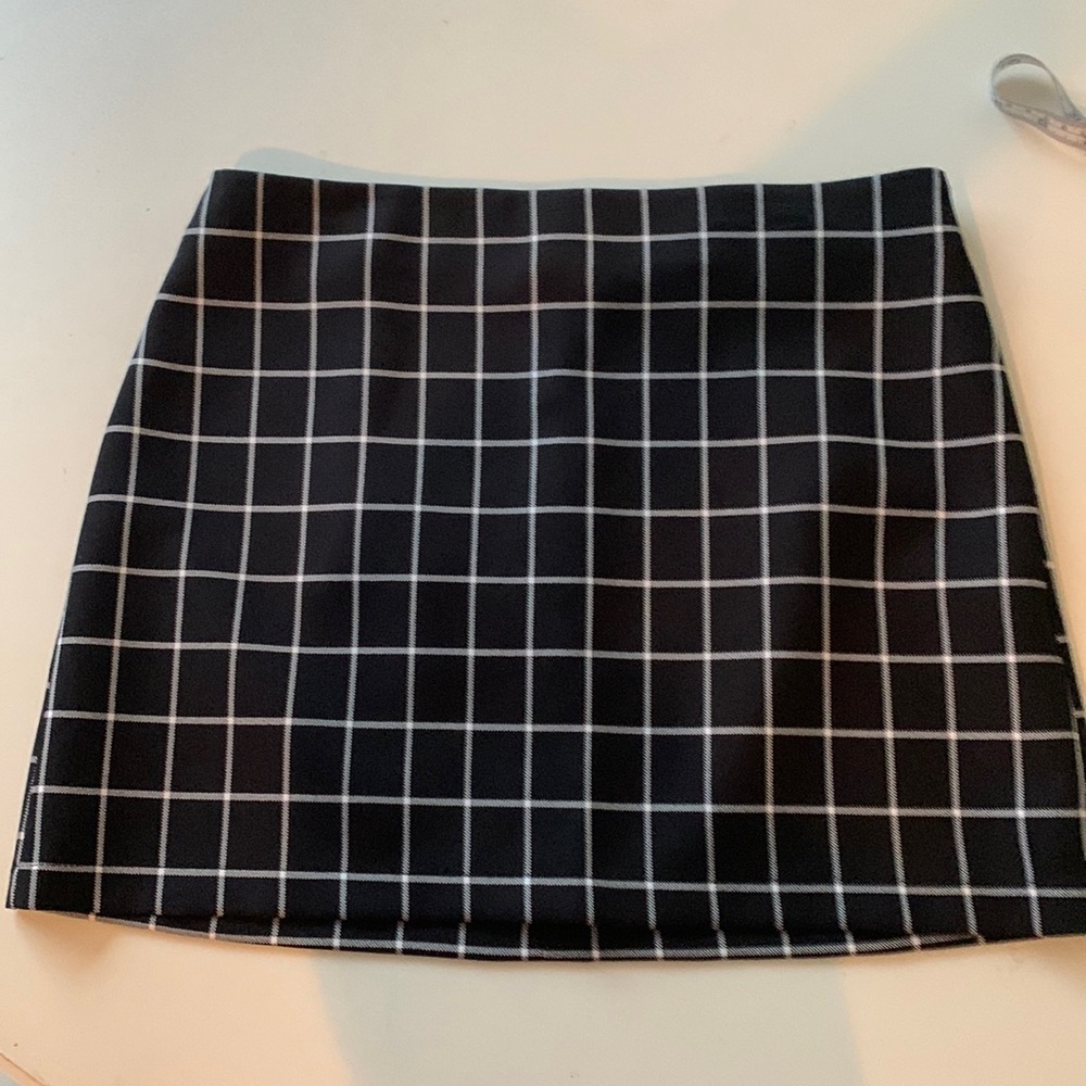 Urban outfitters black and white plaid skirt. Great condition

C